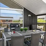 Hariet - 300m From The Sea By Interhome