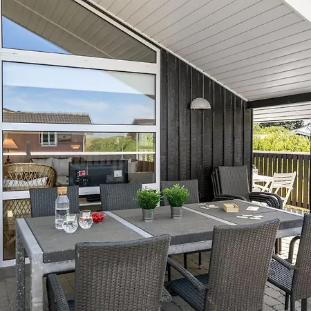 Hariet - 300m From The Sea By Interhome