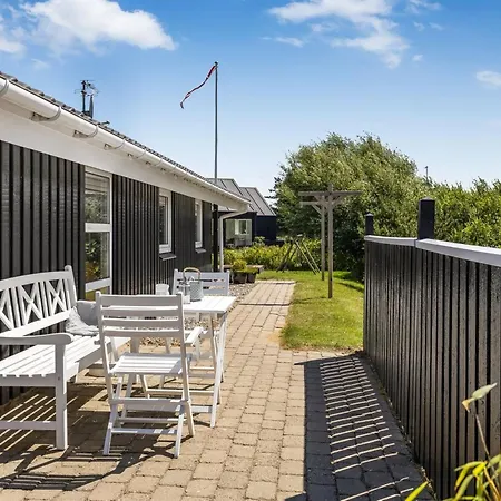 Hariet - 300m From The Sea By Interhome *