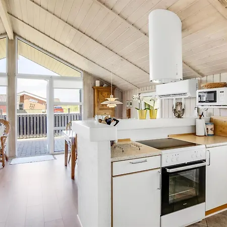 Ferienhaus Hariet - 300m From The Sea By Interhome *